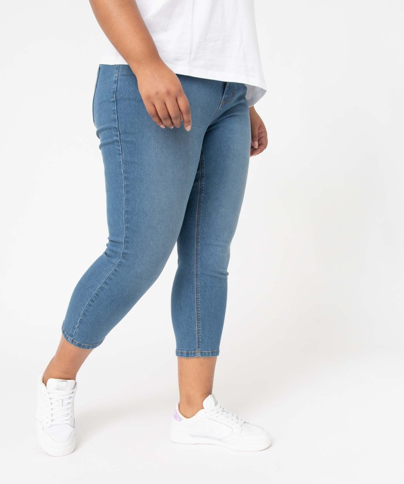 Pantacourt en jean femme grande taille en denim stretch